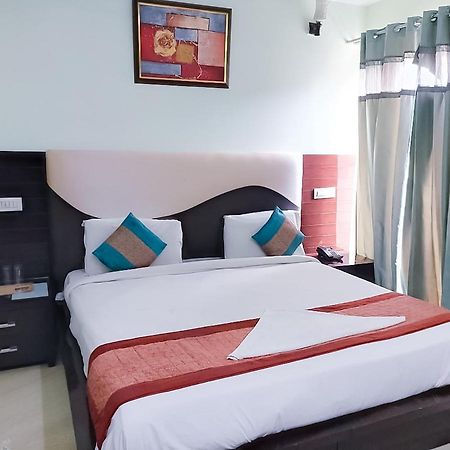 Roomshala 110 Hotel Mulaqaat - Shiv Nadar University Dadri Luaran gambar