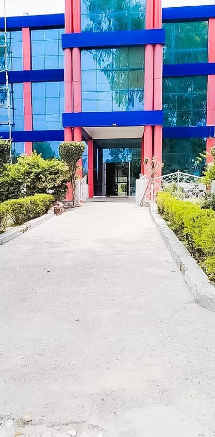 Roomshala 110 Hotel Mulaqaat - Shiv Nadar University Dadri Luaran gambar