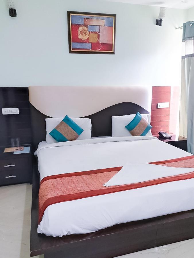 Roomshala 110 Hotel Mulaqaat - Shiv Nadar University Dadri Luaran gambar